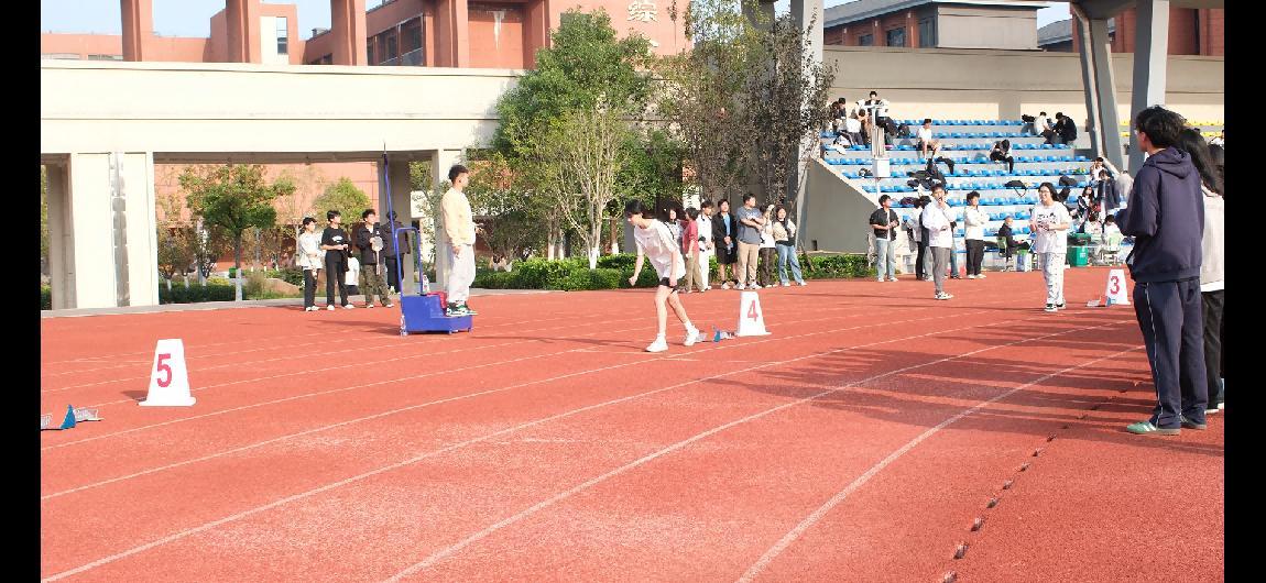 女子组800米径赛2