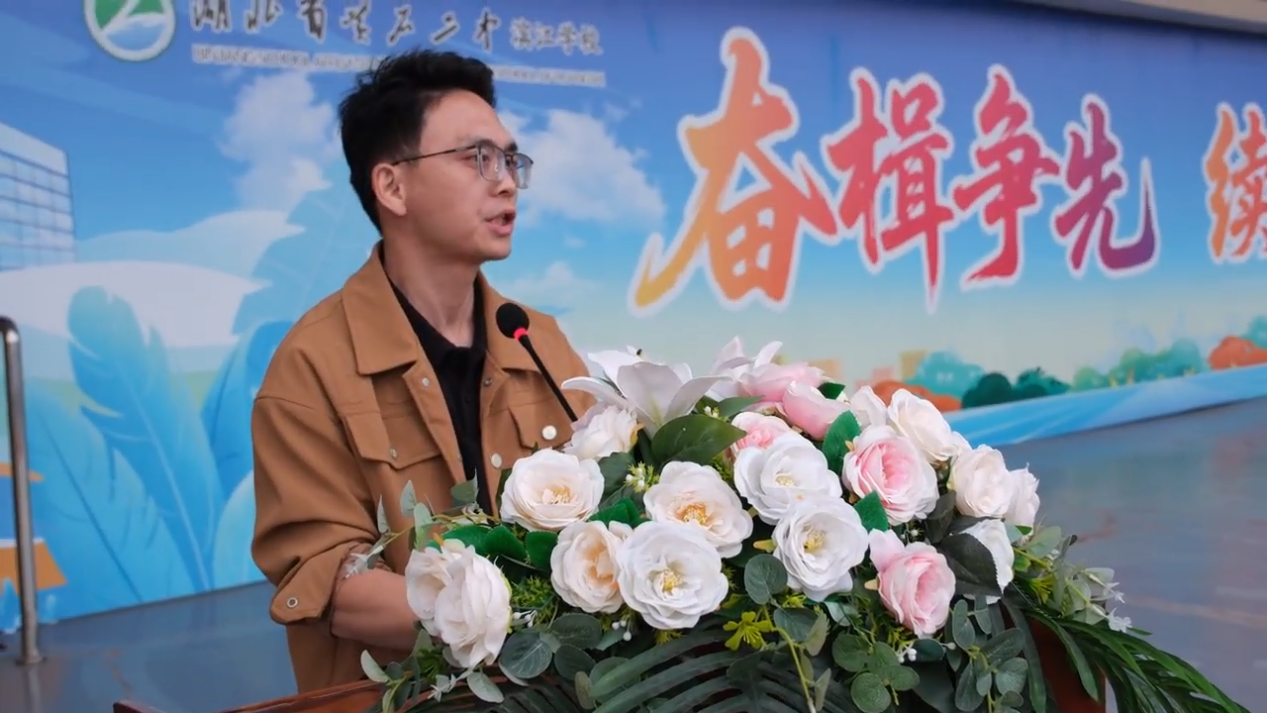 桂主任主持闭幕式