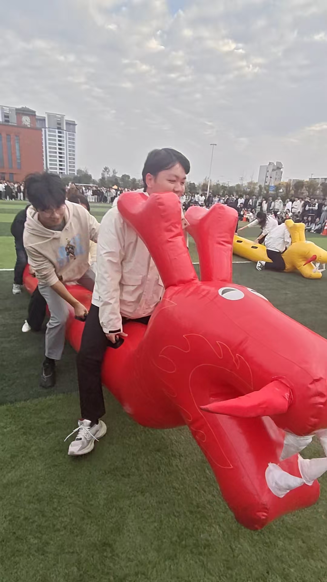 教职工旱地龙舟